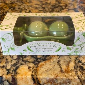 Kate Aspen Salt and pepper shaker